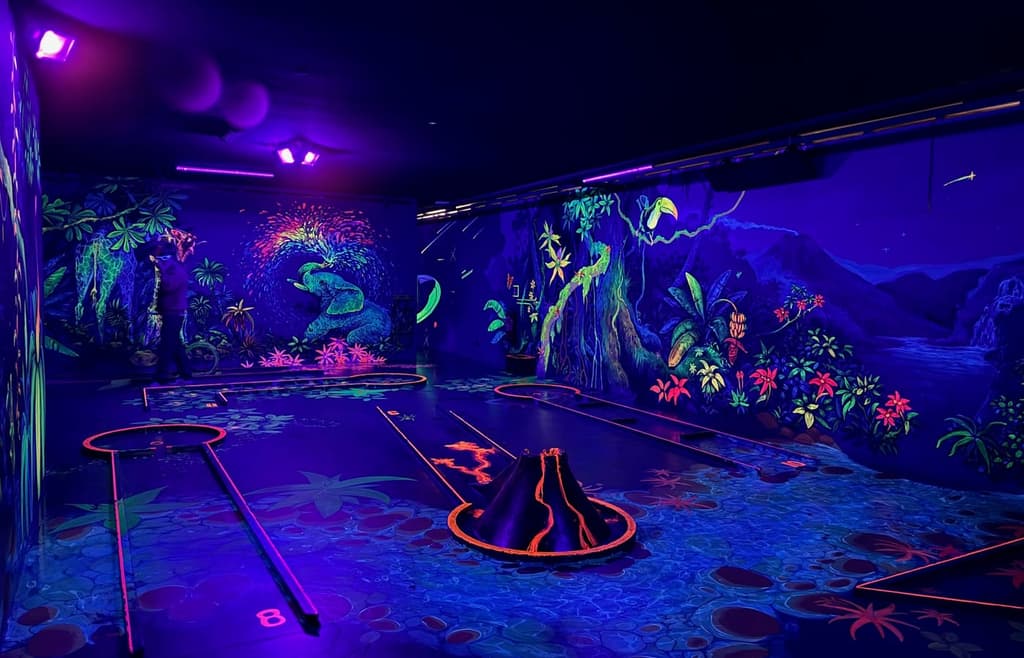 NEON - Minigolfanlage