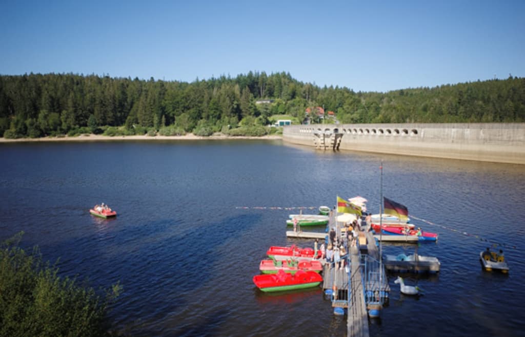 Schwarzenbachtalsperre mit Bootsverleih